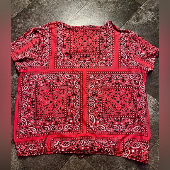 Red Bandana Short Sleeve Top with tie Waist - Picture 2 of 7